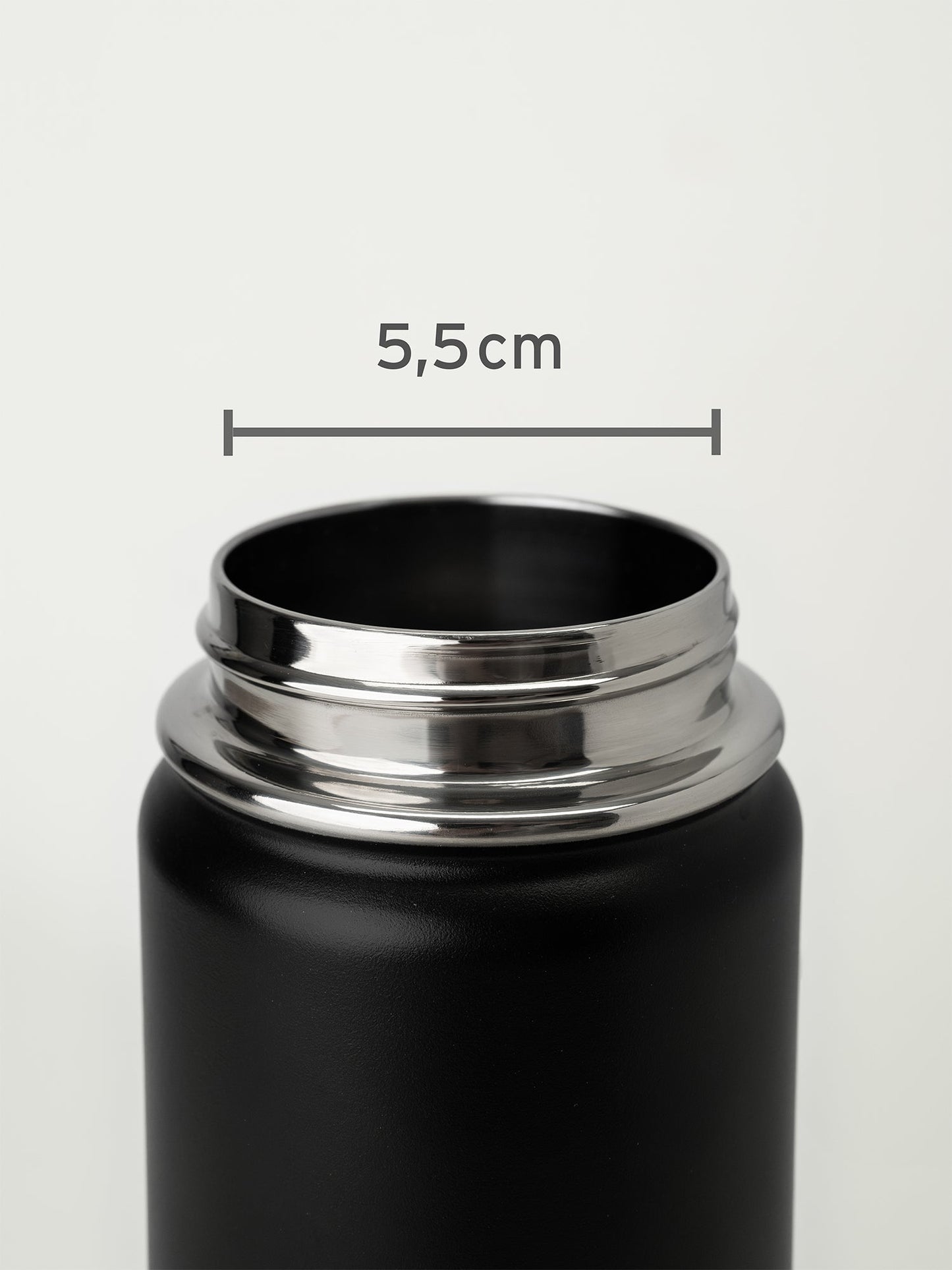 Drikkeflaske har bred åbning på 5,5 cm